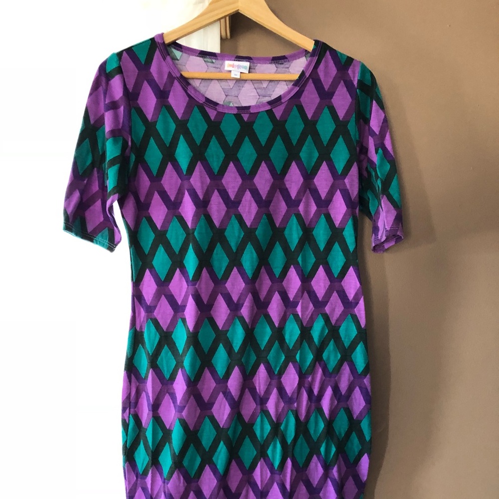 Julia dress in excellent condition.  Fun pattern!